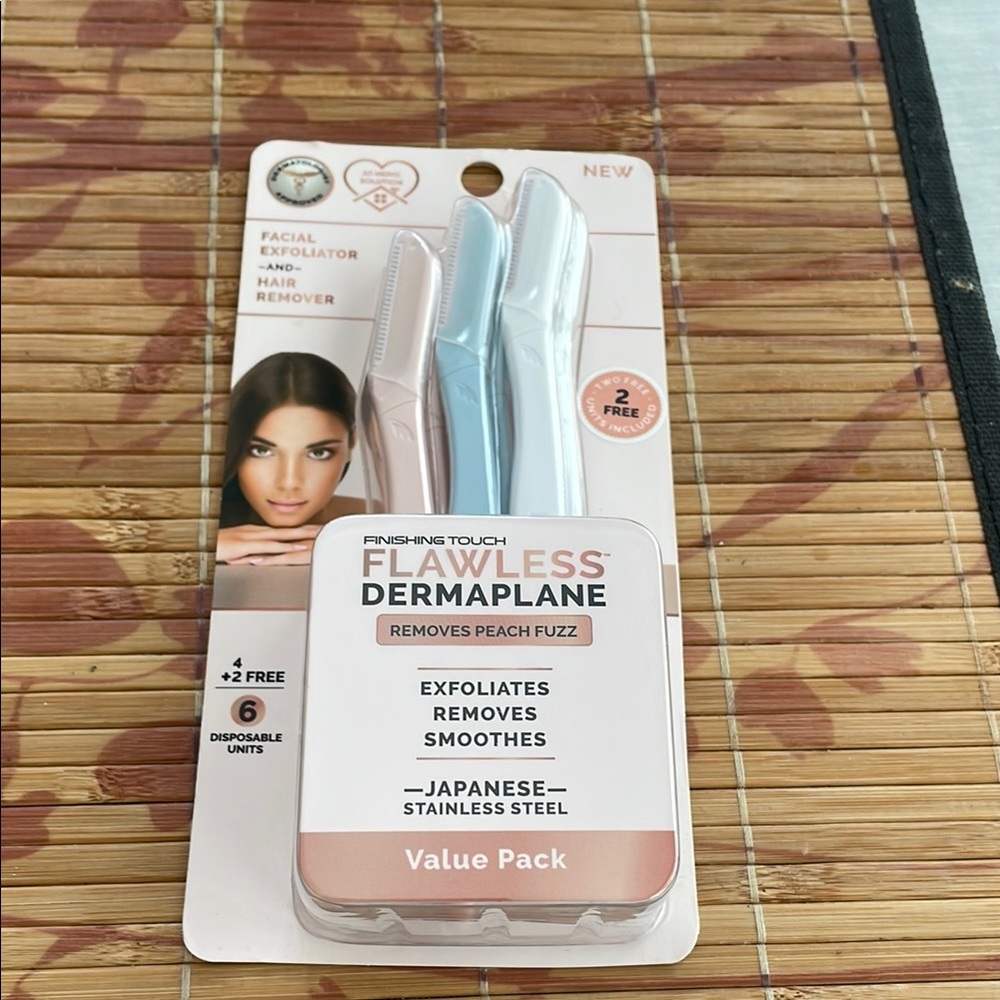 Flawless Dermaplane Exfoliator - Pink and Blue